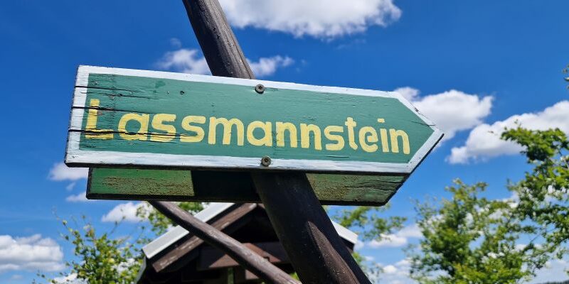 Wandelen over de Rennsteig van Neustadt naar Masserberg bij de Lassmannstein
