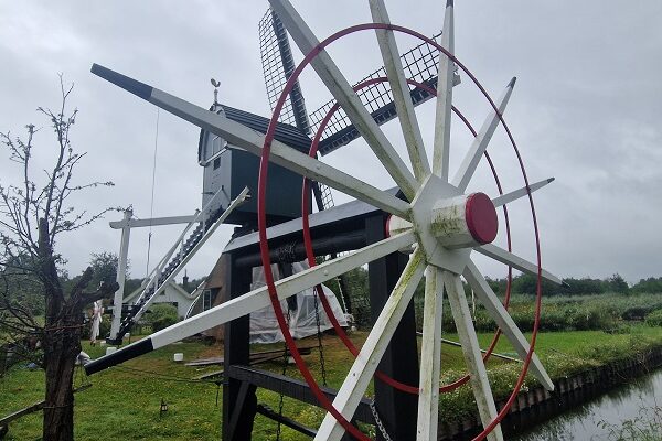 Wandeling over Trage Tocht Westbroek bij molen de Trouwe Wachter