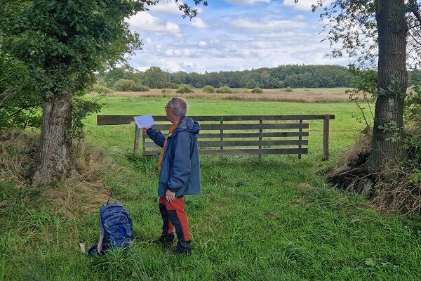 Wandeling over Trage Tocht Zeegse bij de presentatie van de wandelgids Wandelen langs de Drentse Aa