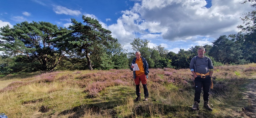 Wandeling over Trage Tocht Zeegse bij de presentatie van de wandelgids Wandelen langs de Drentse Aa