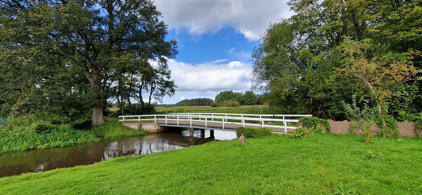 Wandeling over Trage Tocht Zeegse bij de presentatie van de wandelgids Wandelen langs de Drentse Aa