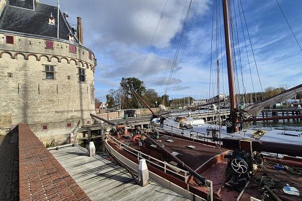 Wandeling over Stadse Trage Tocht Hoorn bij de Hoofdtoren