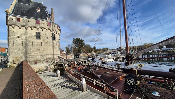 Wandeling over Stadse Trage Tocht Hoorn bij de Hoofdtoren